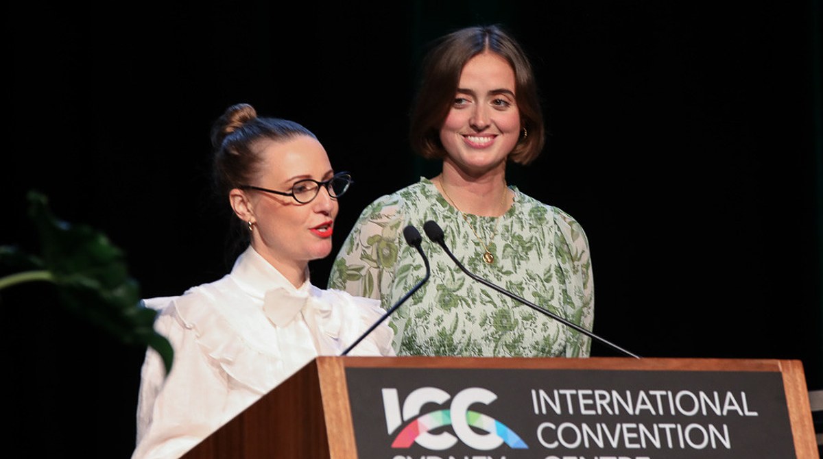 Pleasant-State's-Ami-Bateman-Sian-Murray-accept-2022-Trans-Tasman-Award