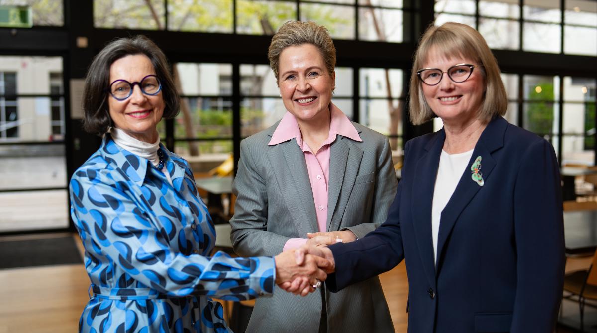 Catherine-Walter-Caron-Beaton-Wells-Deidre-Willmott-at-Melb-Bus-School