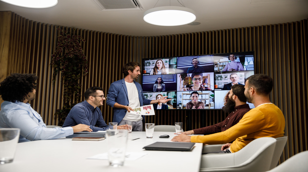 Five articles to read on hybrid work in 2025